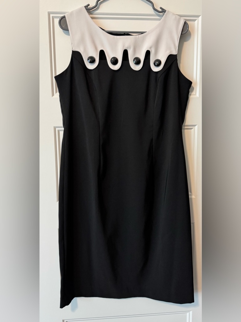 Retro Style Dana Kay Shift Dress Black White Mod Collar Button Accent 10